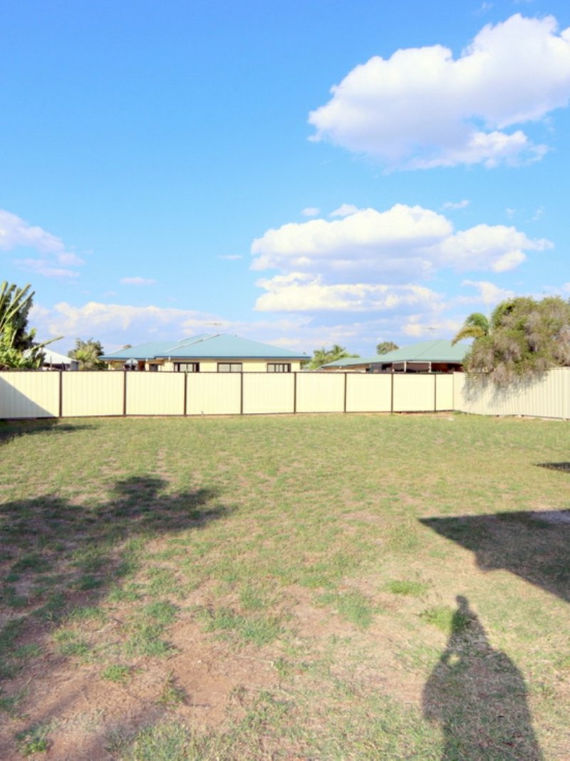 Photo - 8 Desgrand Street, Emerald QLD 4720 - Image 14