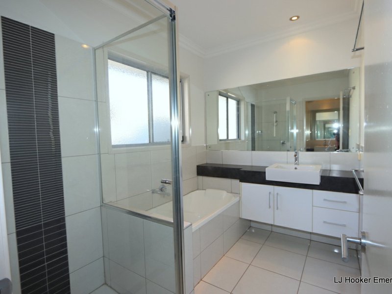 Photo - 8 Desgrand Street, Emerald QLD 4720 - Image 16