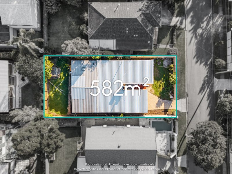 Photo - 8 Devonhill Street, The Gap QLD 4061 - Image 2