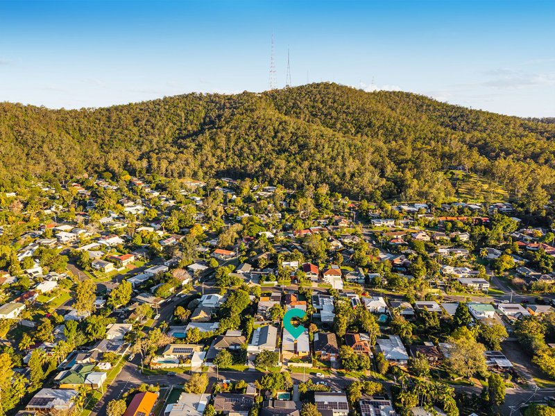 Photo - 8 Devonhill Street, The Gap QLD 4061 - Image 5