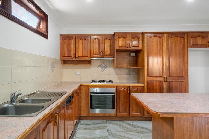 Photo - 8 Devonhill Street, The Gap QLD 4061 - Image 10
