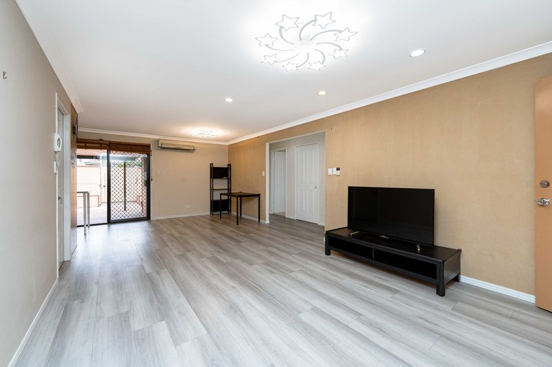Photo - 8 Diamond Place, Runcorn QLD 4113 - Image 1