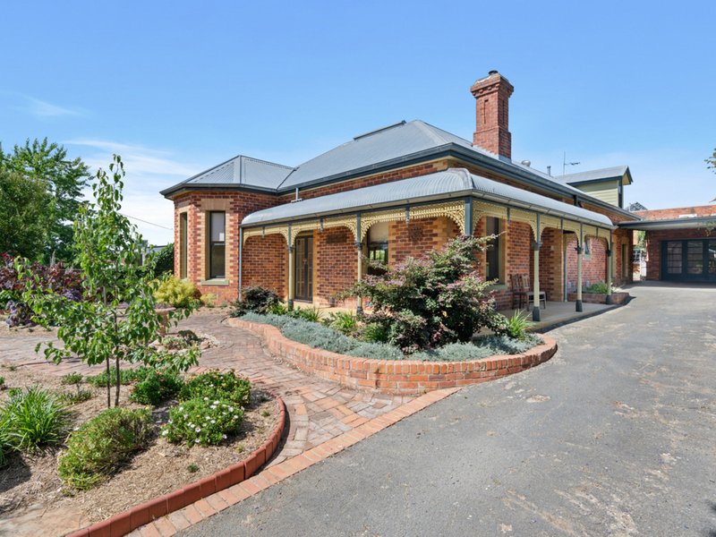 Photo - 8 Dick Street, Wodonga VIC 3690 - Image 1
