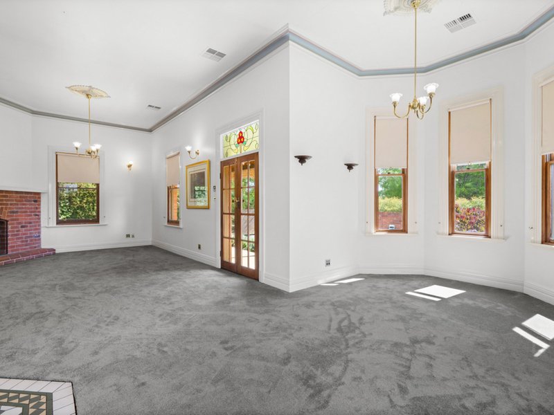 Photo - 8 Dick Street, Wodonga VIC 3690 - Image 3