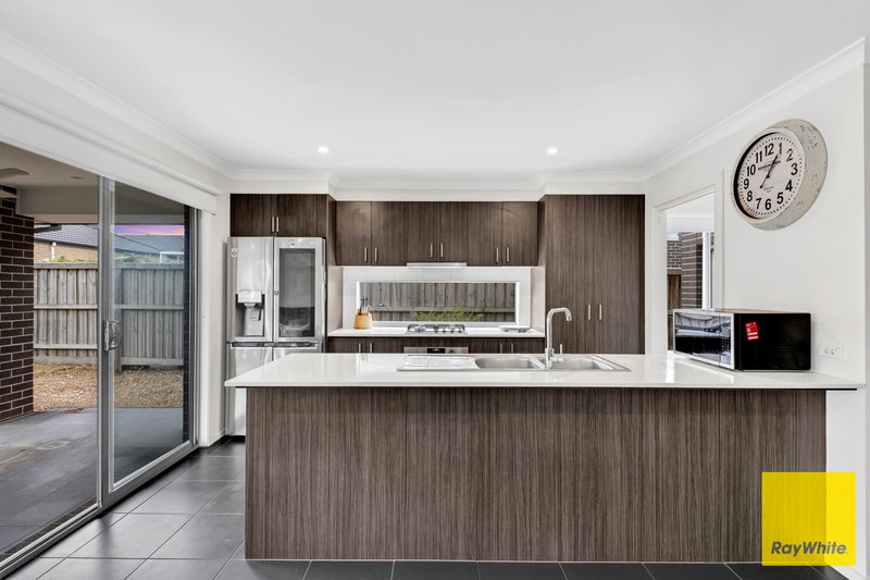 Photo - 8 Dingo Street, Point Cook VIC 3030 - Image 2