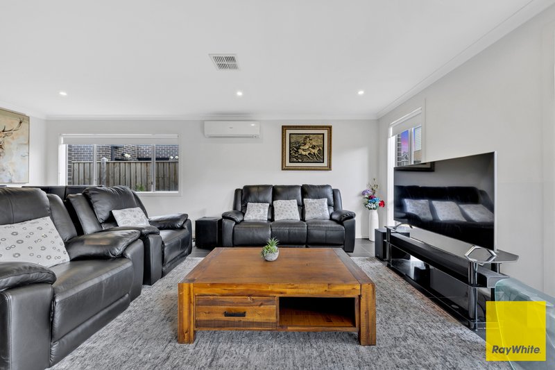 Photo - 8 Dingo Street, Point Cook VIC 3030 - Image 3