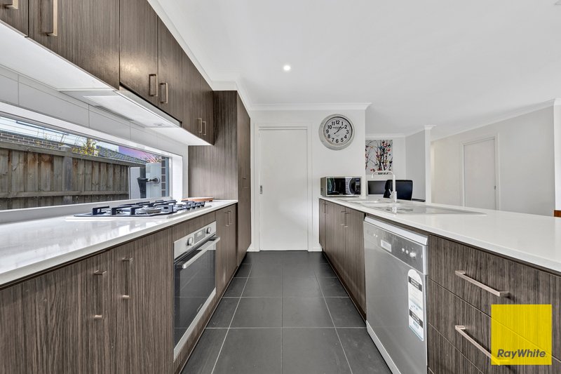 Photo - 8 Dingo Street, Point Cook VIC 3030 - Image 5