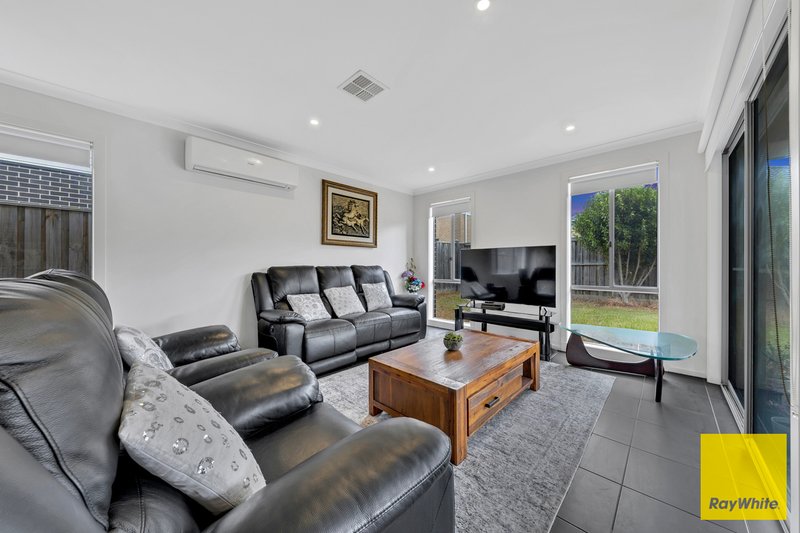 Photo - 8 Dingo Street, Point Cook VIC 3030 - Image 13