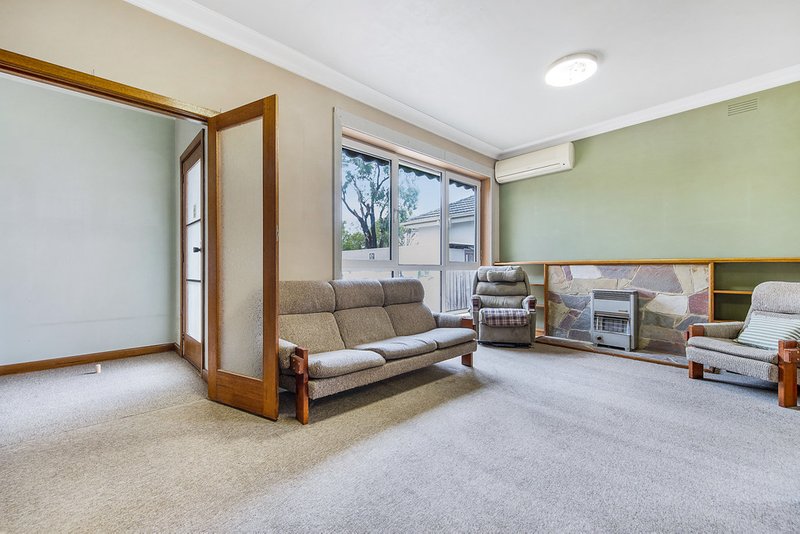 Photo - 8 Dion Road, Glen Waverley VIC 3150 - Image 3