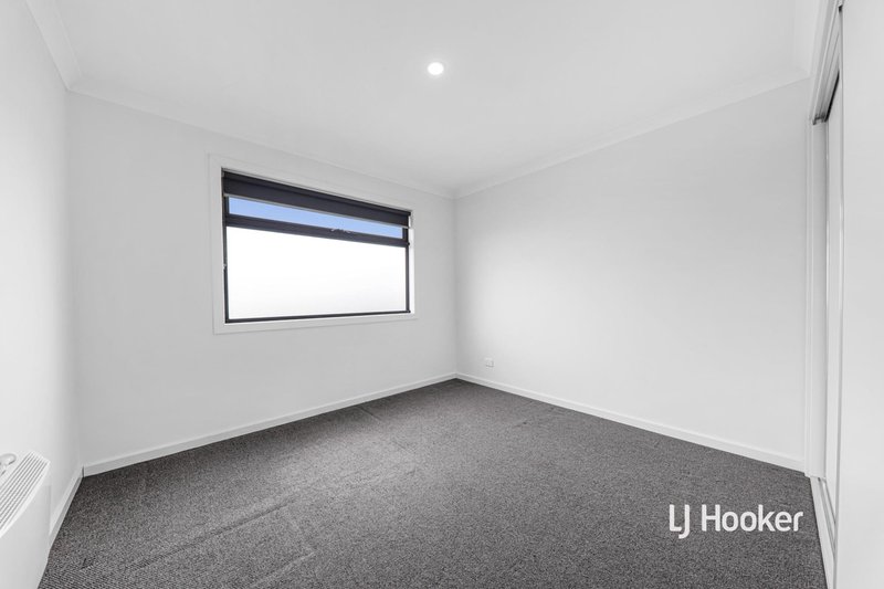 Photo - 8 Dominic Road, Pakenham VIC 3810 - Image 10