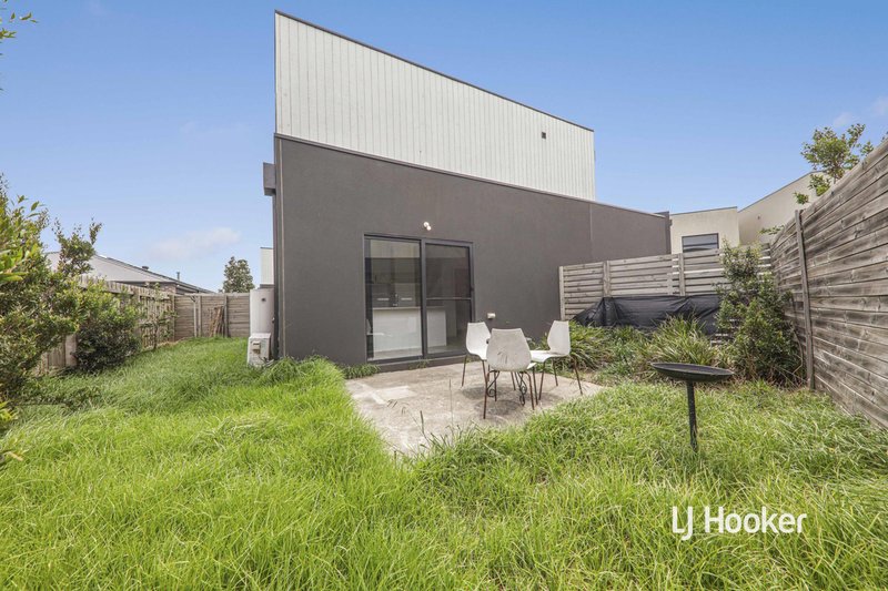 Photo - 8 Dominic Road, Pakenham VIC 3810 - Image 12