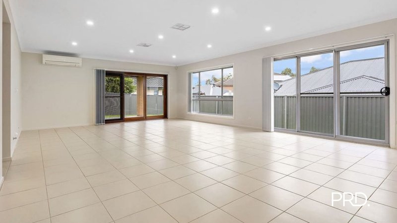 Photo - 8 Domus Street, Glenmore Park NSW 2745 - Image 2