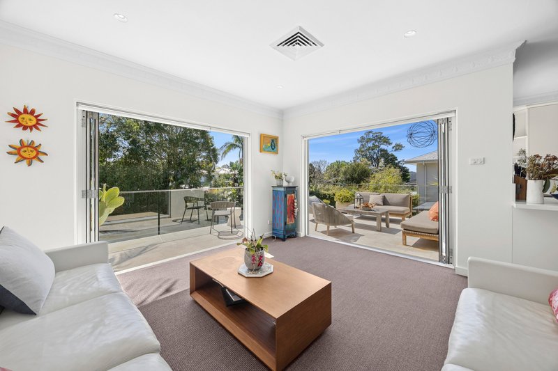 Photo - 8 Donegal Road, Killarney Heights NSW 2087 - Image 2