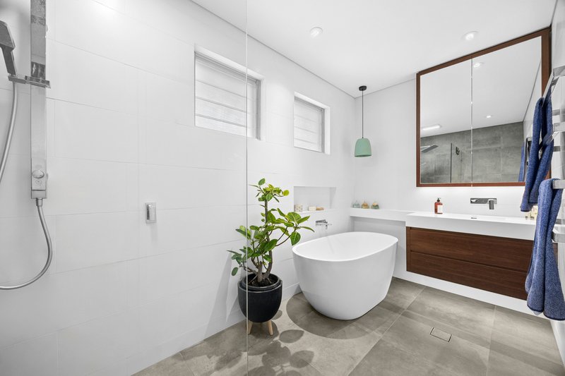 Photo - 8 Donegal Road, Killarney Heights NSW 2087 - Image 8