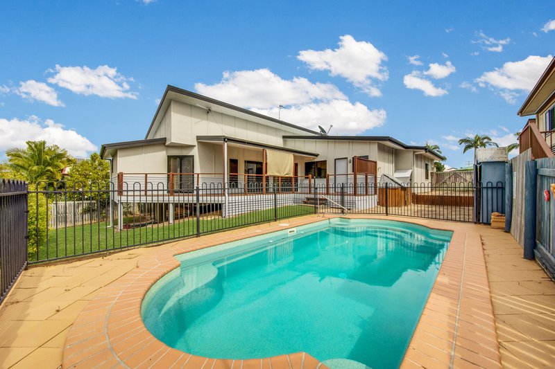 Photo - 8 Douglas Street, Tannum Sands QLD 4680 - Image 2