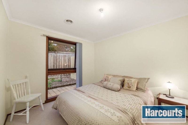 Photo - 8 Dundee Place, Wantirna VIC 3152 - Image 5