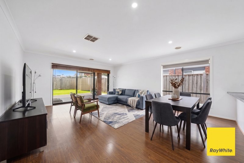 Photo - 8 Dunlop Way, Fraser Rise VIC 3336 - Image 3
