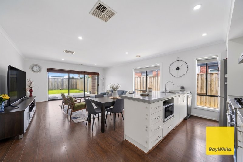 Photo - 8 Dunlop Way, Fraser Rise VIC 3336 - Image 6