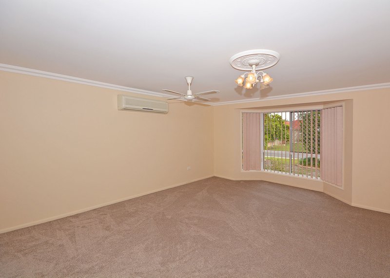 Photo - 8 Durham Court, Kawungan QLD 4655 - Image 5