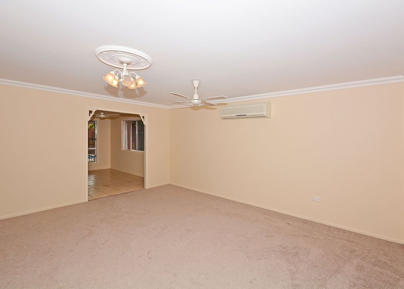 Photo - 8 Durham Court, Kawungan QLD 4655 - Image 6