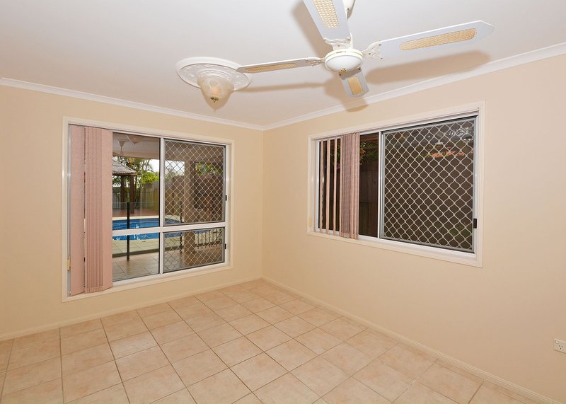 Photo - 8 Durham Court, Kawungan QLD 4655 - Image 7