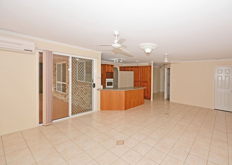 Photo - 8 Durham Court, Kawungan QLD 4655 - Image 9