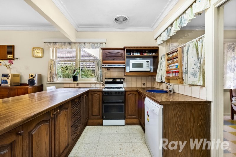 Photo - 8 Durward Avenue, Glen Waverley VIC 3150 - Image 3