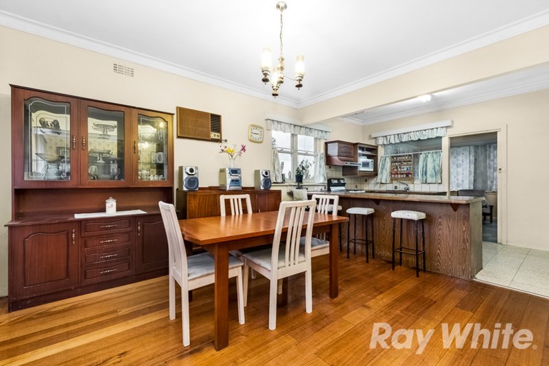 Photo - 8 Durward Avenue, Glen Waverley VIC 3150 - Image 4