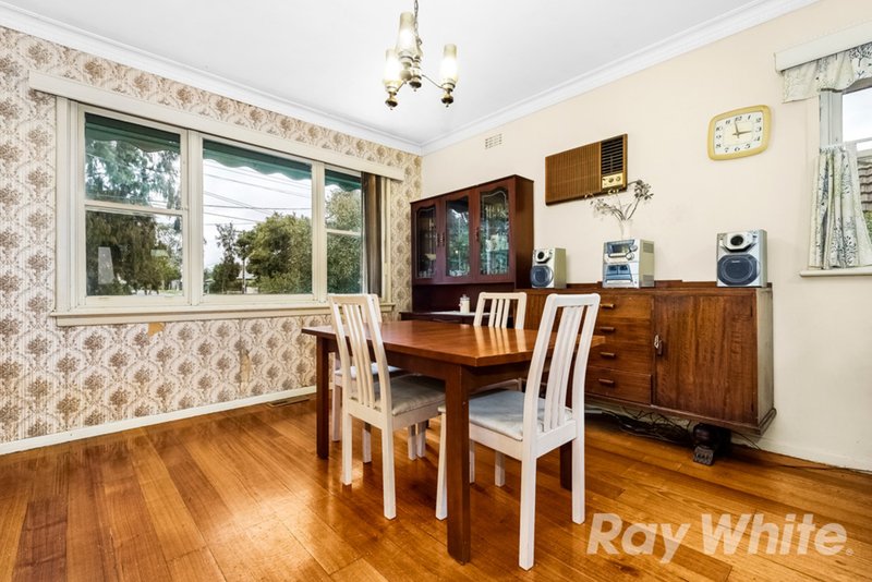 Photo - 8 Durward Avenue, Glen Waverley VIC 3150 - Image 5