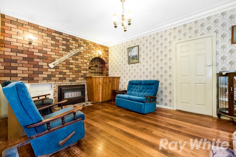 Photo - 8 Durward Avenue, Glen Waverley VIC 3150 - Image 6