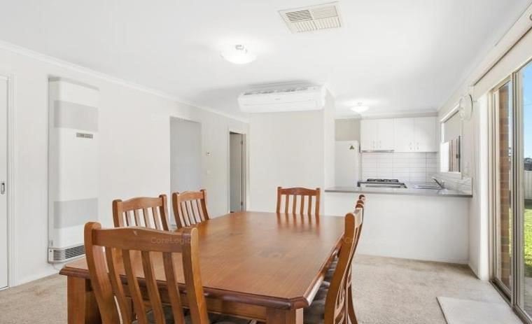 Photo - 8 Eastview Court, Sebastopol VIC 3356 - Image 3