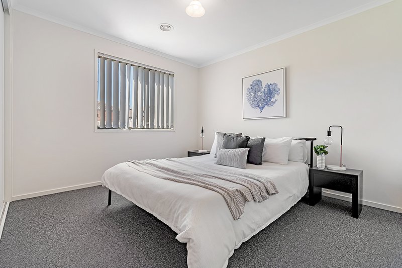 Photo - 8 Eastwood Place, Craigieburn VIC 3064 - Image 9