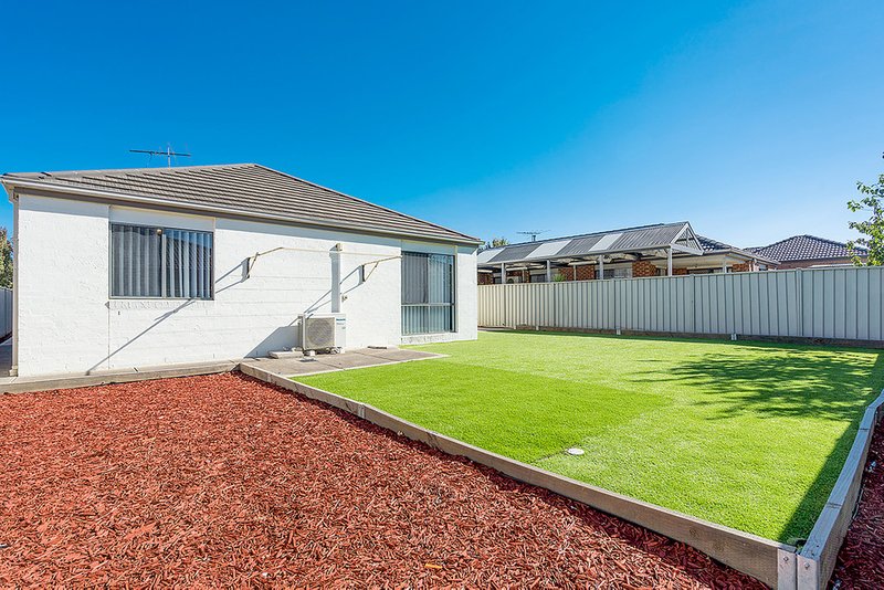 Photo - 8 Eastwood Place, Craigieburn VIC 3064 - Image 13