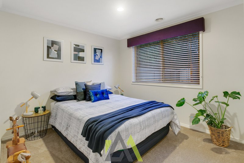 Photo - 8 Ebony Drive, Langwarrin VIC 3910 - Image 15