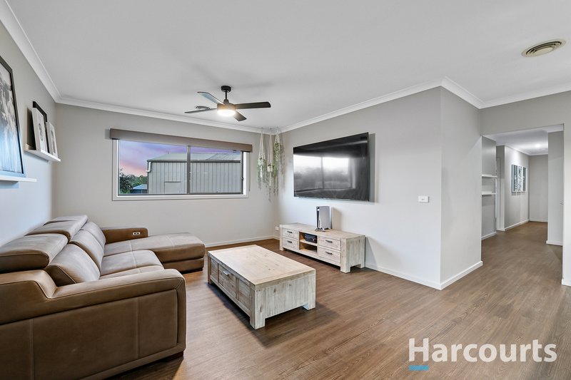 Photo - 8 Eden Place, Drouin VIC 3818 - Image 5