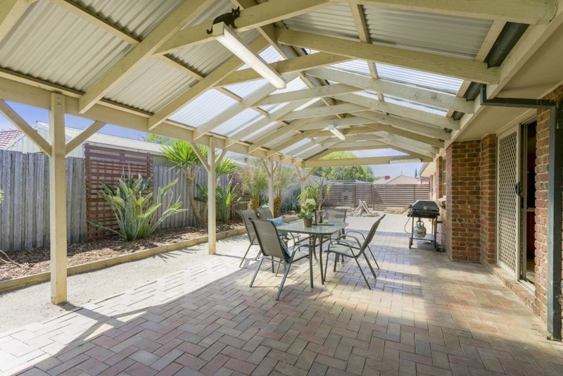 Photo - 8 Edinburgh Court, Werribee VIC 3030 - Image 10