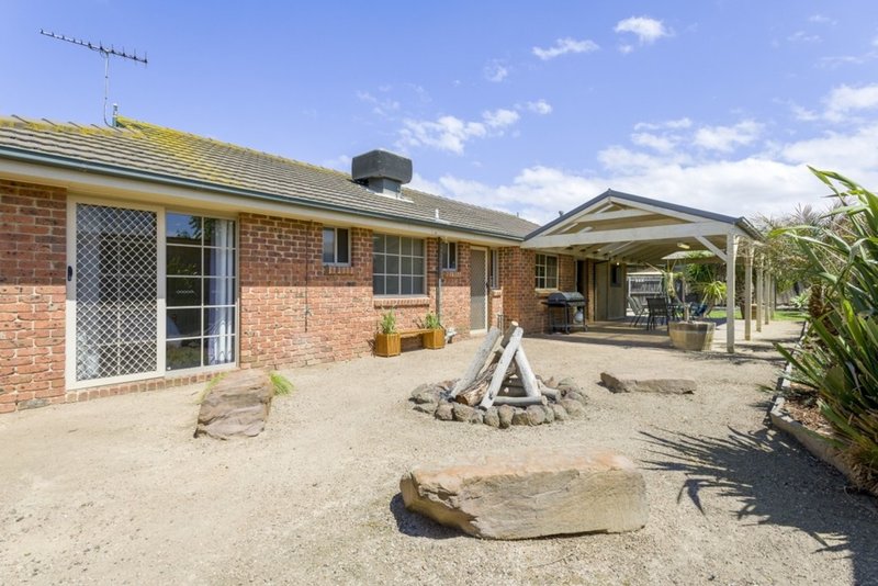 Photo - 8 Edinburgh Court, Werribee VIC 3030 - Image 11