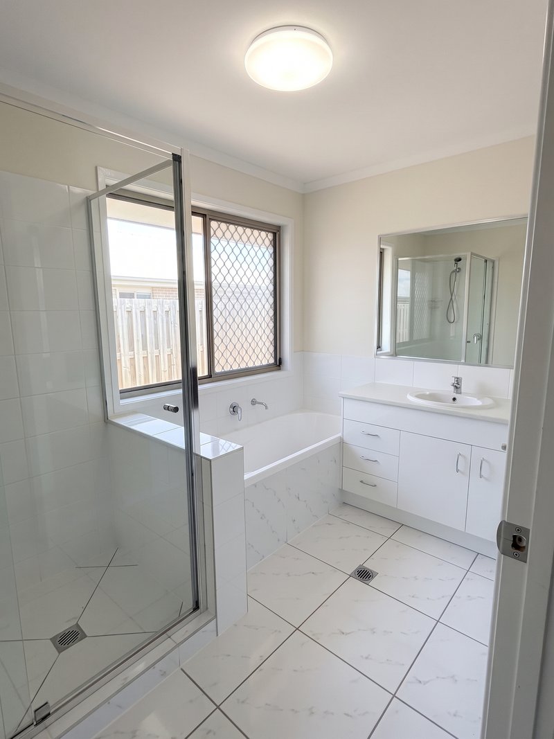 Photo - 8 Eel Place, Bongaree QLD 4507 - Image 11