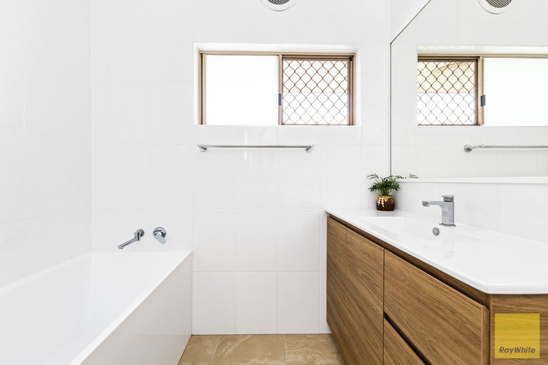 Photo - 8 Egan Street, Emerald QLD 4720 - Image 14