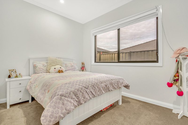 Photo - 8 Element Street, Craigieburn VIC 3064 - Image 11