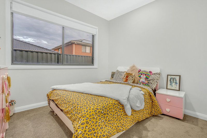 Photo - 8 Element Street, Craigieburn VIC 3064 - Image 12