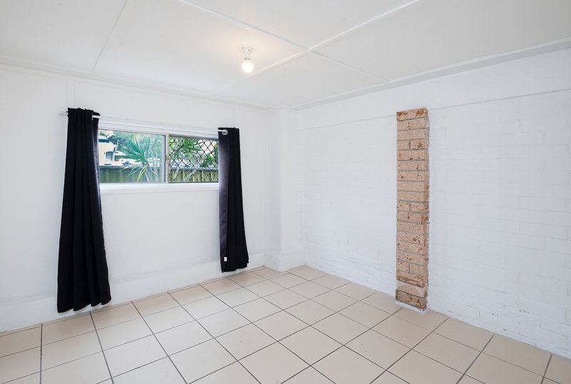 Photo - 8 Ellen Street, Kingston QLD 4114 - Image 17