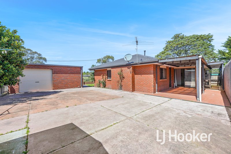 Photo - 8 Ellindale Close, Hampton Park VIC 3976 - Image 14