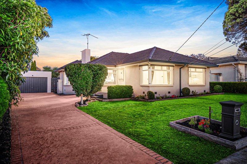 8 Emden Crescent, Mulgrave VIC 3170