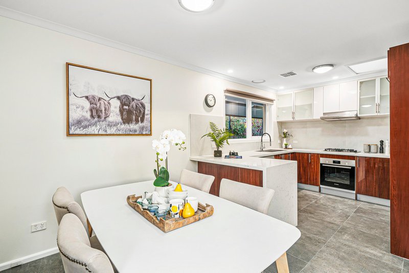 Photo - 8 Emden Crescent, Mulgrave VIC 3170 - Image 4