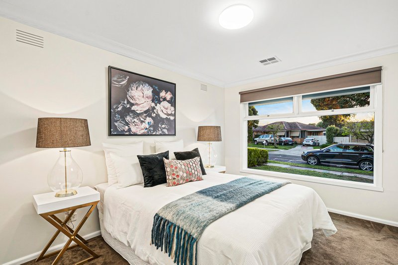 Photo - 8 Emden Crescent, Mulgrave VIC 3170 - Image 8