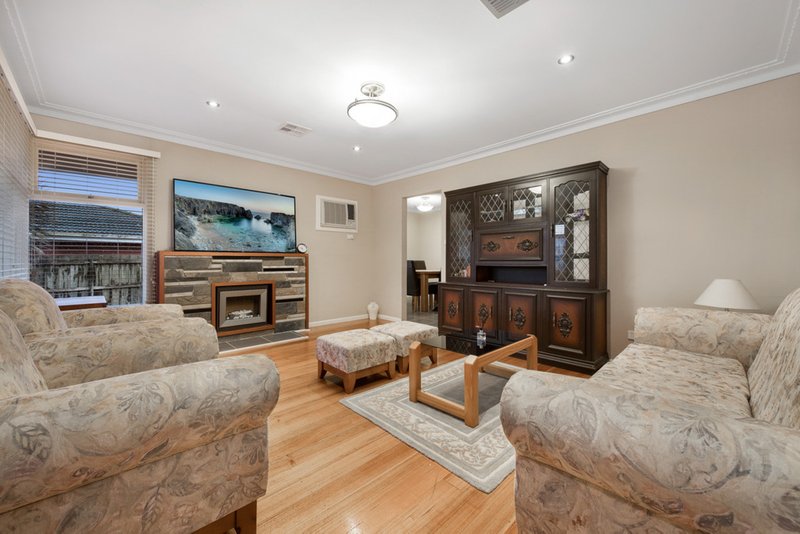 Photo - 8 Emden Crescent, Mulgrave VIC 3170 - Image 4