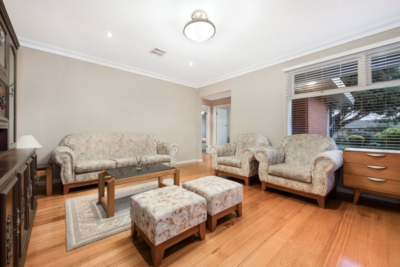 Photo - 8 Emden Crescent, Mulgrave VIC 3170 - Image 5