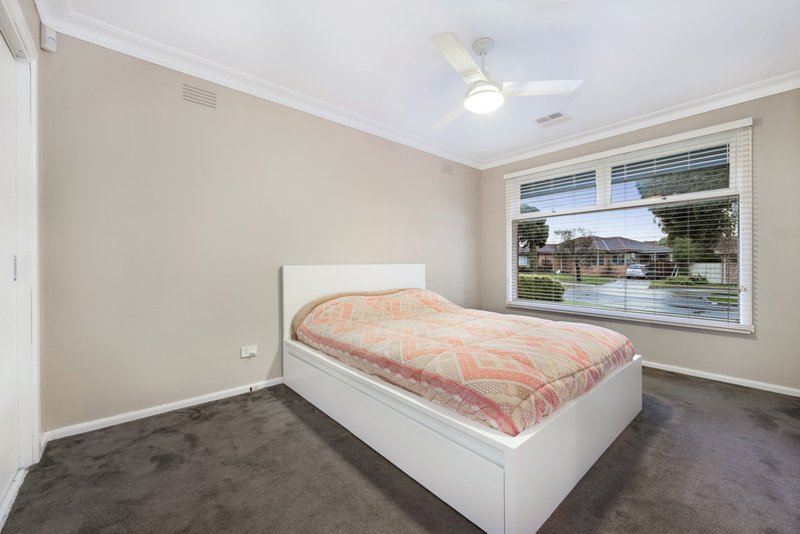 Photo - 8 Emden Crescent, Mulgrave VIC 3170 - Image 6