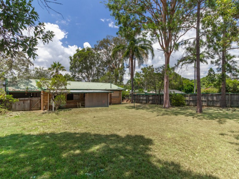 Photo - 8 Emerald Drive, Regents Park QLD 4118 - Image 2